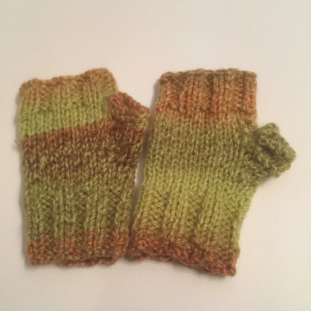 NEW Fingerless gloves Hand knit green orange combo WOMENS Accessory